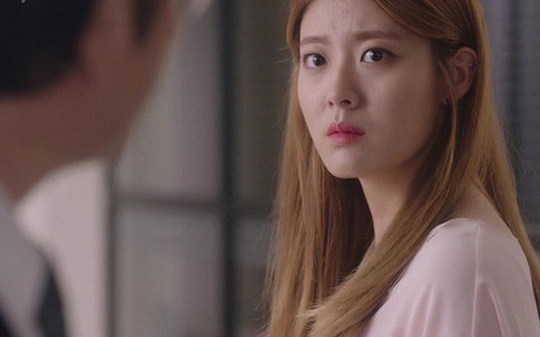 Chồng 'hóa đá' khi biết danh tính nữ chủ nhân của gia đình hàng xóm giàu có mới chuyển đến ở cạnh