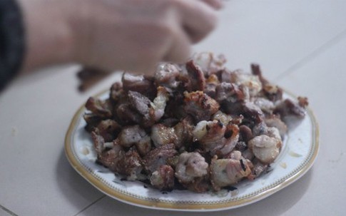 Đôi lứa tan vỡ vì chuyện ăn thịt chó