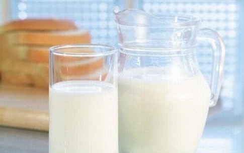 Cho thứ này vào tủ lạnh đông đá rồi chà lên mặt, da cứ thế lên 2-3 tone