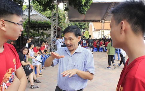 Vì sao sinh viên đại học phải ra trường sớm?