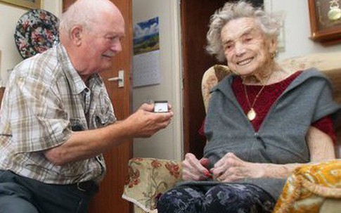 Cụ bà 100 tuổi mong lên xe hoa với chú rể kém 26 tuổi