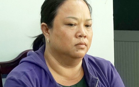 Bắt người phụ nữ buôn gần 10.000 USD giả