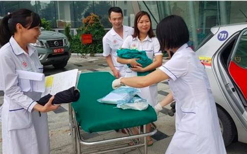 Hà Nội: Chạy đến viện không kịp, sản phụ trẻ tuổi bất ngờ "đẻ rơi" con trai trên taxi