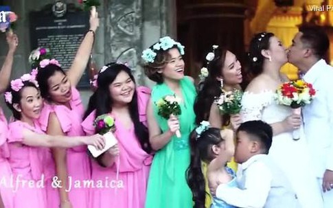 Bắt chước người lớn, phù rể nhí hôn trộm cô bé phù dâu