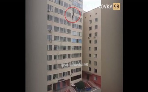 Ngã từ tầng 10 chung cư, bé trai thoát chết kỳ diệu