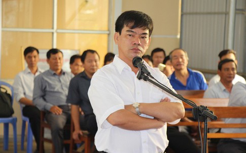Trưởng phòng dọa giết hiệu trường vì vợ không được cử đi học