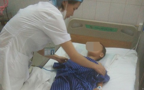 Lạng Sơn: Bố say rượu chém con trai 7 tuổi bị thương