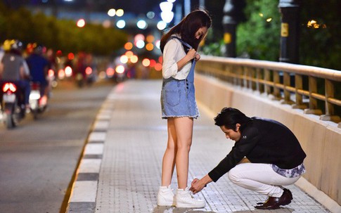 Mệt mỏi vì phải chăm vợ nhập viện đã đành, chồng choáng váng khi nghe lời thỏ thẻ của con gái nhỏ
