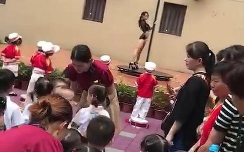 Bất bình trước cảnh trường mẫu giáo mừng khai giảng bằng... múa cột