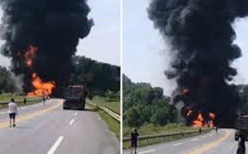 Xe bồn chở dầu tông xế hộp rồi bốc cháy dữ dội: Quyết định "đóng cầu", cấm đường dài ngày