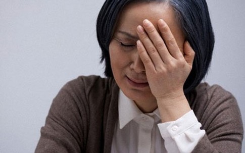 Thấy con dâu thường về muộn khi con trai đi công tác, mẹ chồng trào nước mắt phát hiện sự thật