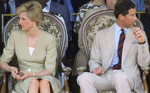 Thời điểm con trai ngoại tình, vợ chồng Nữ hoàng công khai đứng về phía Công nương Diana thông qua những lá thư bí mật lần đầu được tiết lộ