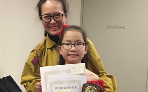 Cô bé 11 tuổi người Việt tạo bất ngờ trên đấu trường âm nhạc Quốc tế