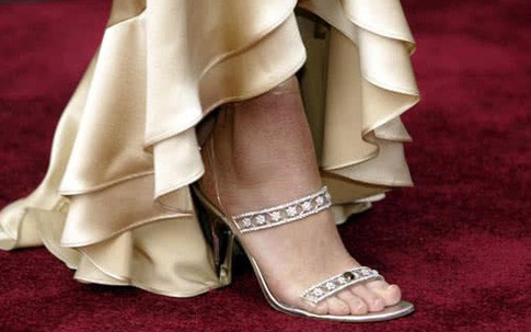 Đôi giày mang tên công chúa Cinderella đẹp như trong truyện cổ tích