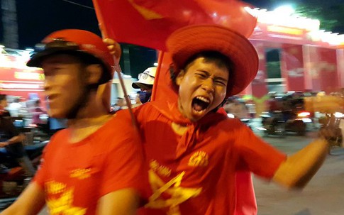 U23 Việt Nam giành vé vào chung kết: Những hình ảnh xúc động đến trào nước mắt