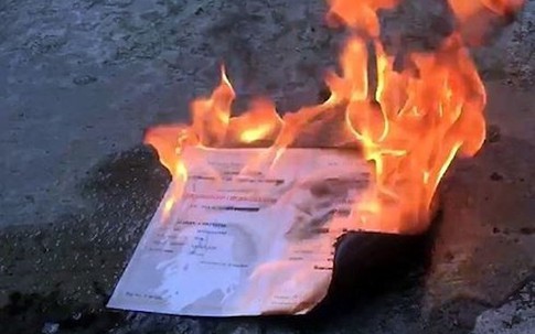 Cử nhân kinh tế đốt bằng đại học gửi thư xin lỗi