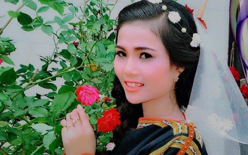 Chân dung cô em gái âm thầm cổ vũ cho tân Hoa hậu Hoàn vũ VN 2017 H'hen Niê