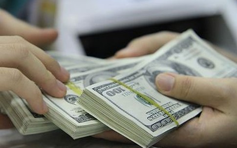 Giả chữ ký khách hàng chiếm đoạt 10.000 USD