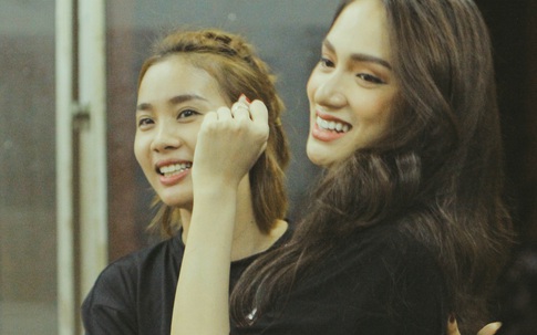 Hé lộ hậu trường luyện tập của Hương Giang Idol tại Hoa hậu Chuyển giới Quốc tế