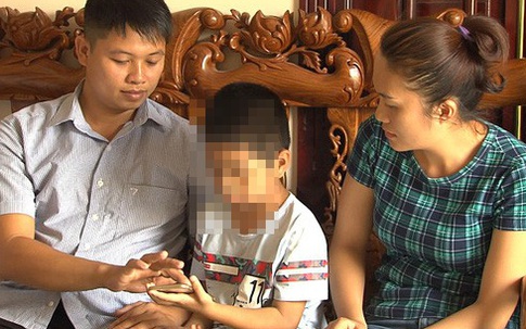 Vụ trao nhầm con ở Ba Vì: Tấm ảnh vô tình trên Facebook tiết lộ mối nghi ngờ cháu trai không "chính chủ"