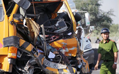 Tai nạn giao thông kinh hoàng ở cầu Phú Mỹ, 3 người tử vong