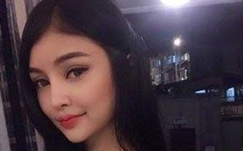 Cô gái 19 tuổi xinh đẹp treo cổ bằng quần bò trong phòng khách sạn
