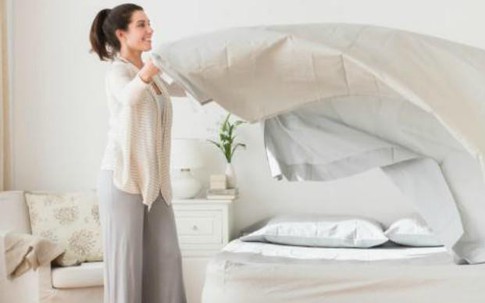 Mách chị em mẹo khử sạch bay mùi hôi cho chăn lâu ngày không sử dụng