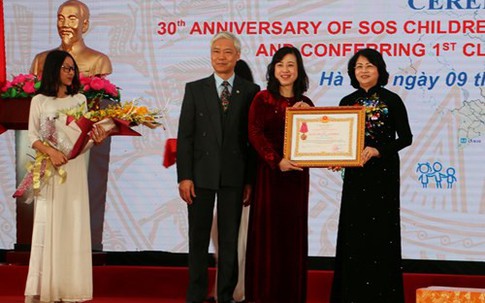 Làng Trẻ em SOS Việt Nam đón nhận Huân chương Lao động hạng Nhất