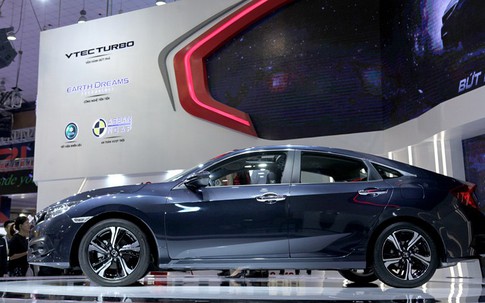 Hàng ngàn ô tô ùn ứ: Chẳng có chiếc nào giá rẻ, đừng mơ xe giảm giá