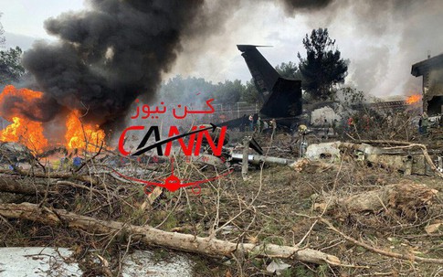 NÓNG: Rơi gần thủ đô, Boeing-707 của quân đội Iran bốc cháy, chỉ 1 người sống sót