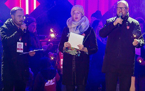 Thị trưởng Ba Lan bị đâm trên sân khấu khi dự sự kiện từ thiện