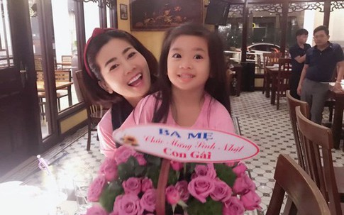Chiến đấu suốt 5 tháng với ung thư phổi, diễn viên Mai Phương vẫn vui vẻ đón tuổi mới bên ba mẹ và con gái