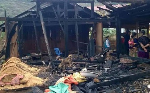 Điện Biên: Đang ở cùng 5 con nhỏ, vợ bị chồng tẩm xăng đốt tử vong