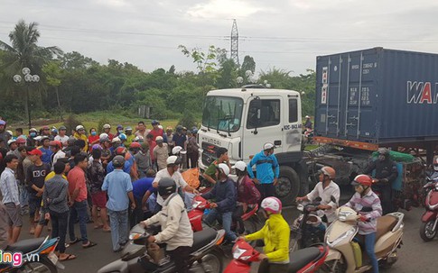 Vụ container tông hàng loạt xe máy: Chiếc xe 'điên' lao như sóng thần