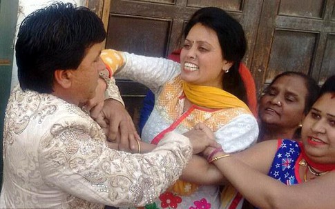 Chú rể say rượu, cô dâu từ chối cưới và gọi cảnh sát tới bắt