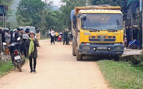 Nghệ An: Một cháu bé 3 tuổi bị xe tải cán tử vong