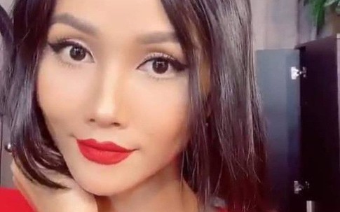 Nhìn những lần H'Hen Niê thử sức với tóc dài sẽ thấy tóc tém vẫn hợp với cô nhất