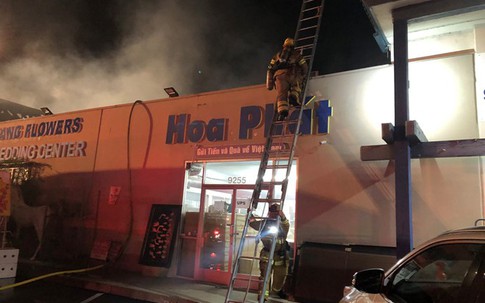 Cháy lớn tại thương xá Phước Lộc Thọ của người Việt ở Quận Cam