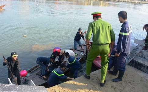 Xác định nguyên nhân vụ xe ô tô chở cả gia đình lao xuống sông, 3 người tử vong