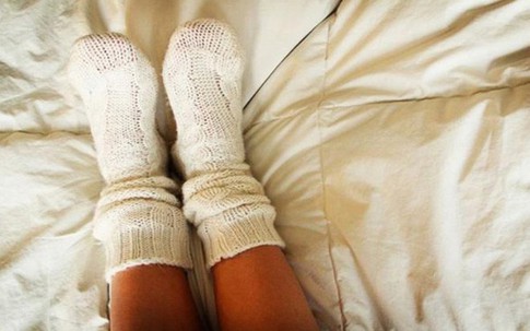 Bạn có biết rằng vào mùa đông, xỏ tất đi ngủ lại đem đến cho bạn nhiều lợi ích không ngờ thế này!