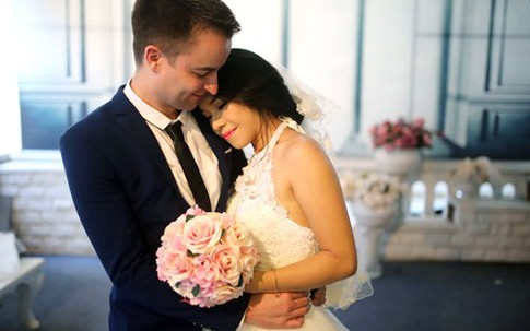 Chàng kỹ sư Đức mang ánh sáng cuộc đời đến cô gái Việt nghèo