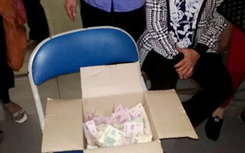 Khách đi tàu quyên góp hơn 20 triệu đồng giúp người bị mất