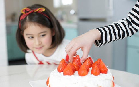 Nếu biết những tác hại khủng khiếp này, con bạn sẽ ý thức nói không với đồ ngọt không chỉ dịp Tết