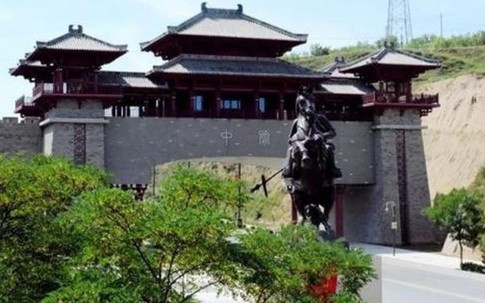 Huyện nghèo nhất TQ chi hơn 200 tỷ xây cổng chào