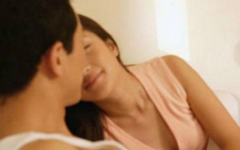 Sôi máu vì vợ đêm nào cũng "cuồng nhiệt" bên trai lạ, chồng sững sờ khi BS nói nguyên nhân