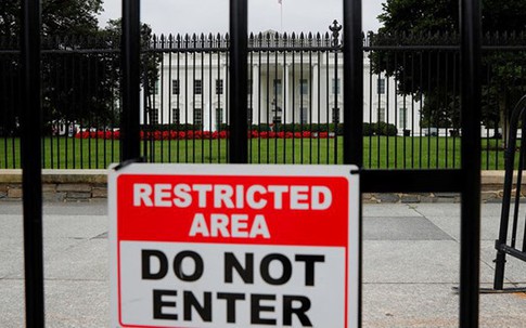 Người đàn ông trèo rào vào Nhà Trắng để hỏi Trump cách lấy vợ