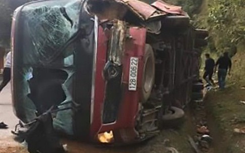 Vụ lật xe khách ở Sa Pa khiến nhiều người thương vong: Chưa rõ lái xe đi đâu