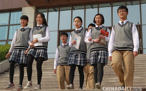 Tranh cãi về học sinh Trung Quốc phải mặc đồng phục gắn GPS