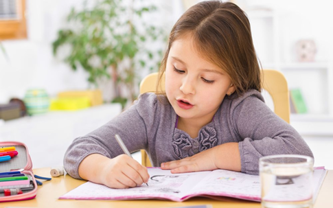 Bốn cách giúp trẻ có cảm hứng làm bài tập về nhà
