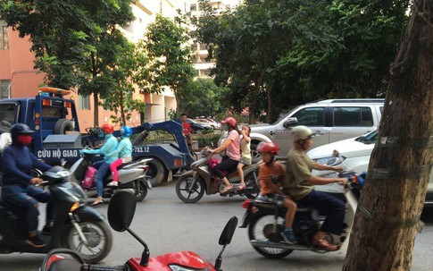 Tiết lộ những bất thường khi công an cẩu xe vi phạm ở Hà Nội